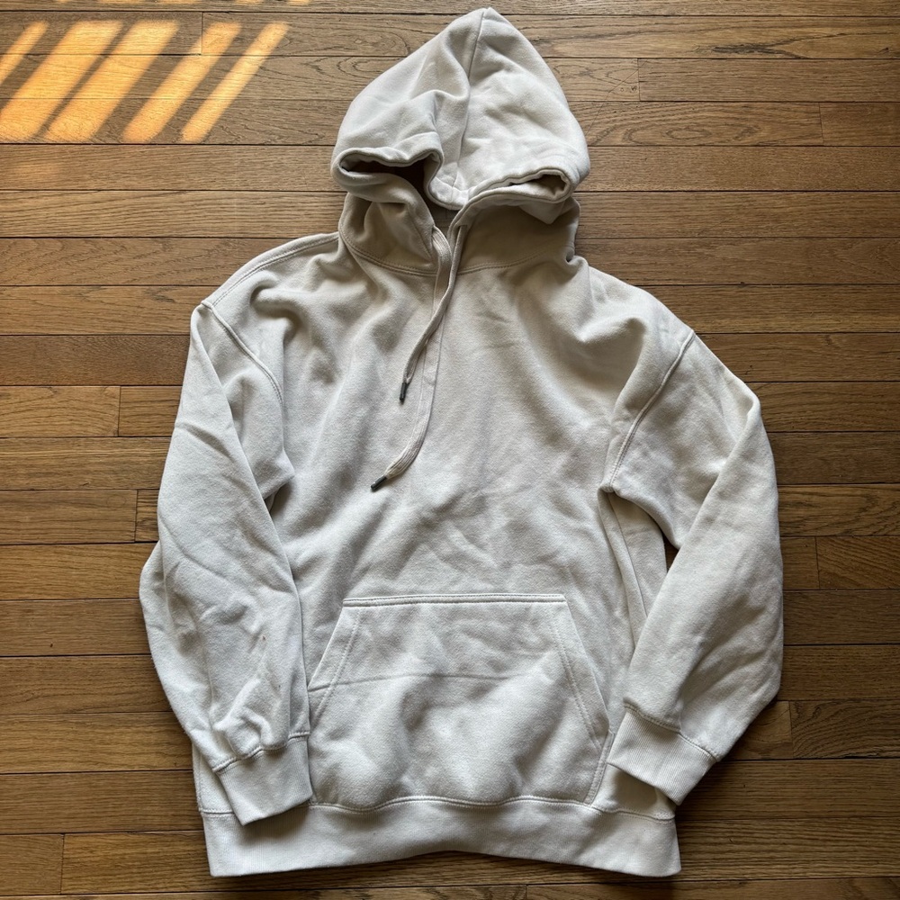 Cream streetwear hoodie 
Has stain see photos
Size M